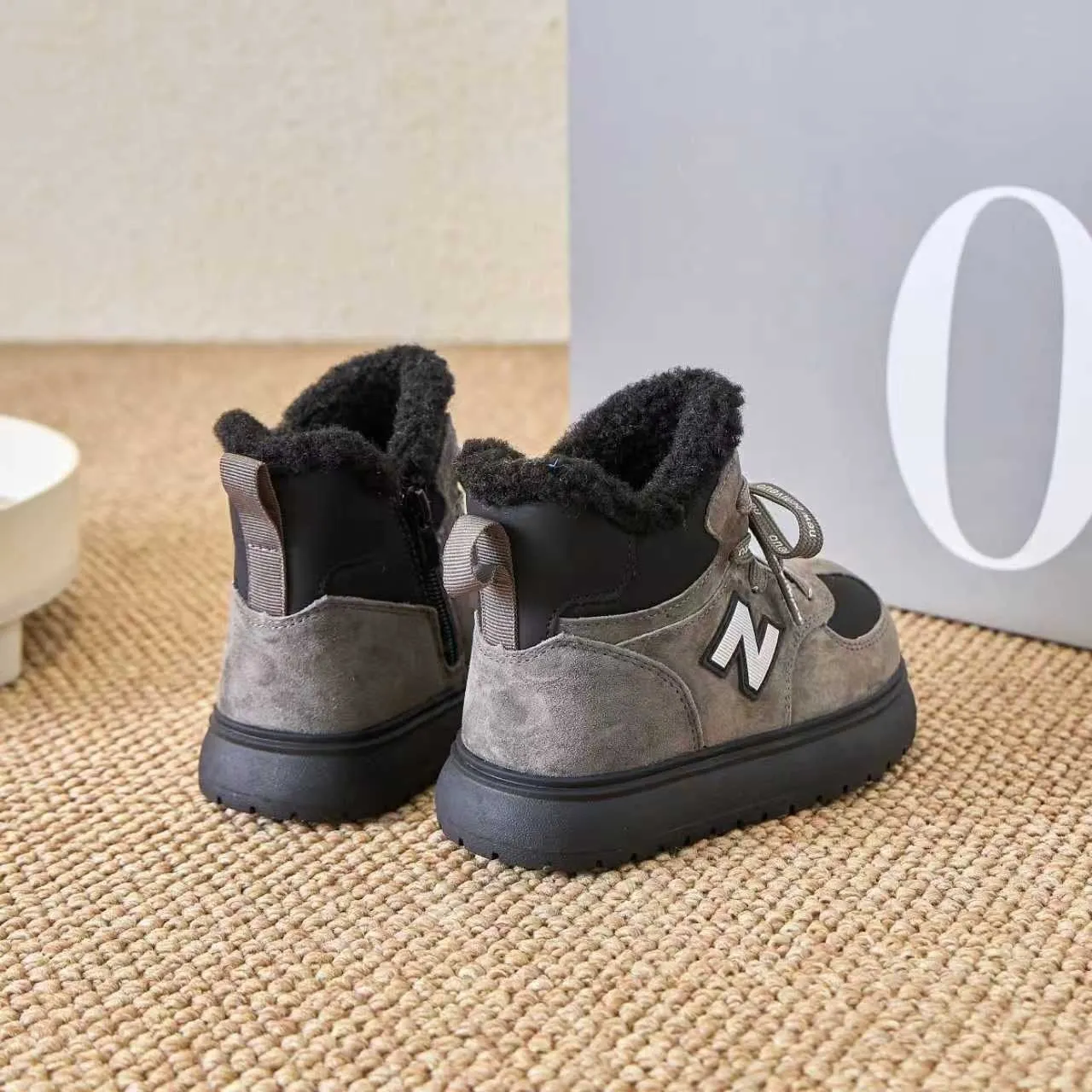 New Balance Marrom Preto Bota de Tornozelo Isolada Parte Superior en camurça similar Bota de Neve 14