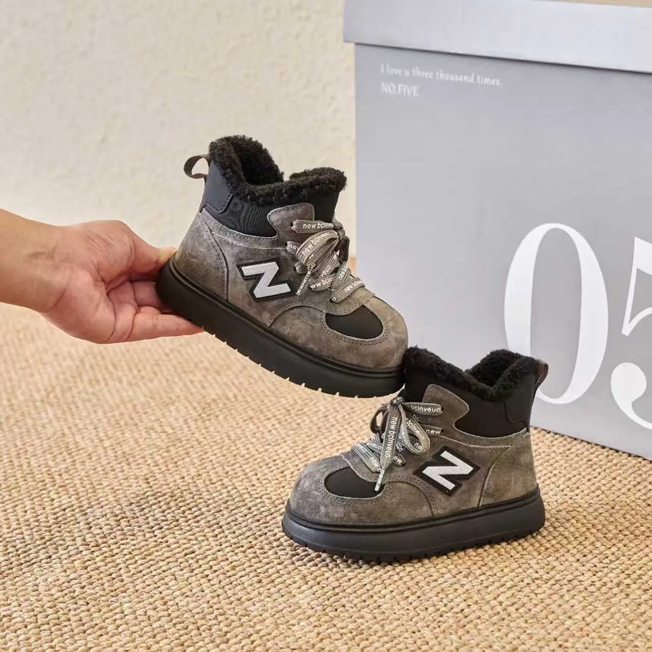 New Balance Marrom Preto Bota de Tornozelo Isolada Parte Superior en camurça similar Bota de Neve 15