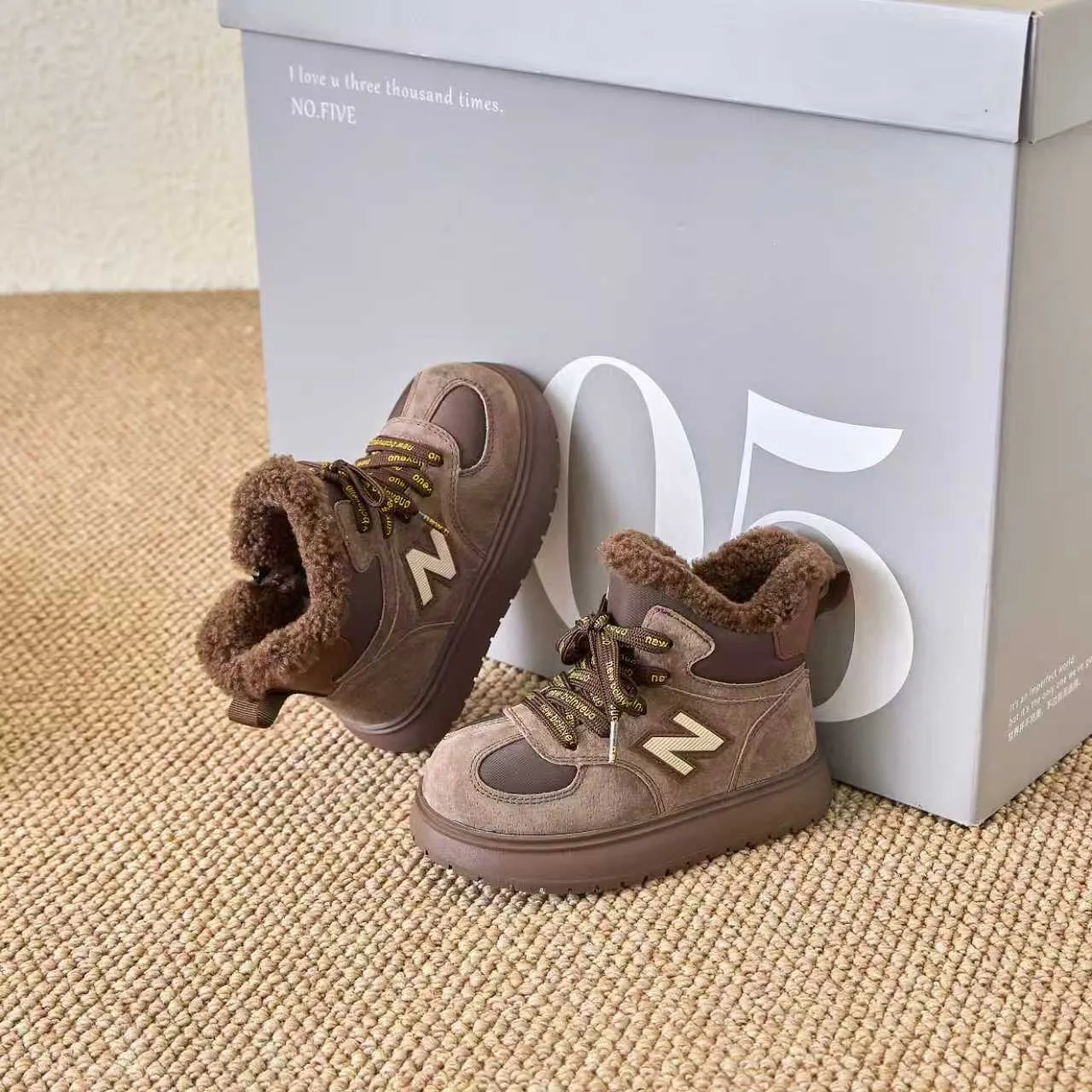 New Balance Marrom Preto Bota de Tornozelo Isolada Parte Superior en camurça similar Bota de Neve 19