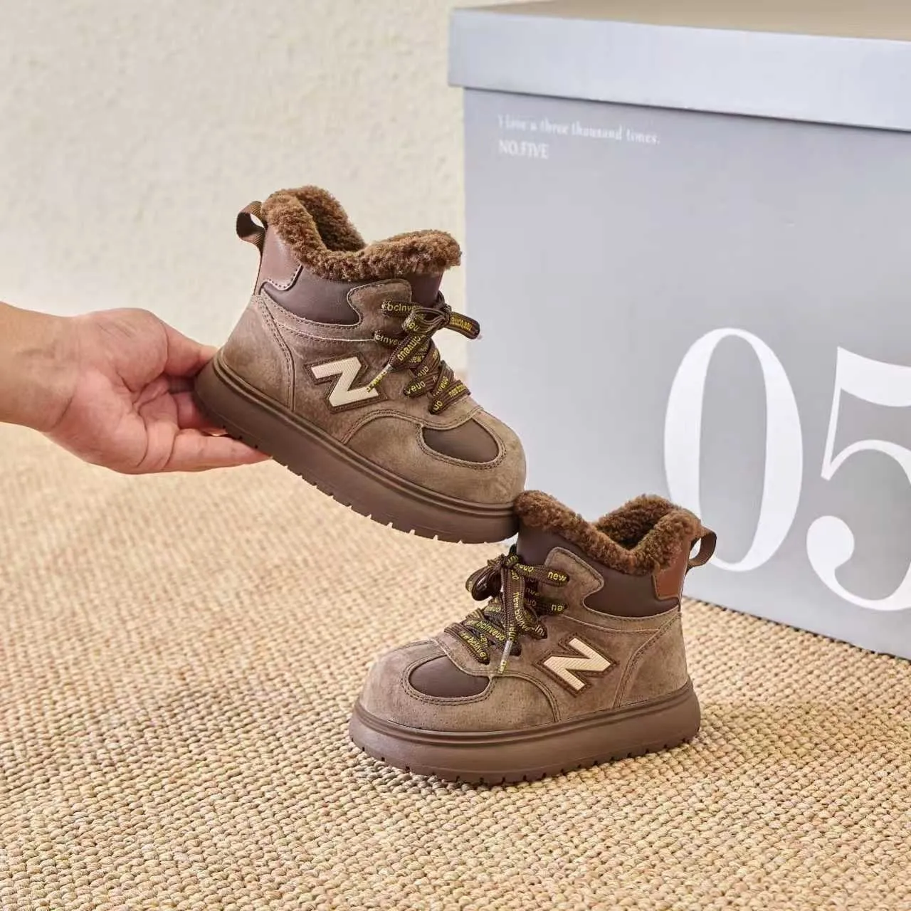 New Balance Marrom Preto Bota de Tornozelo Isolada Parte Superior en camurça similar Bota de Neve 20