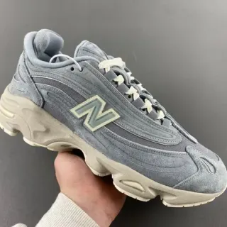 New Balance حذاء تشونكي رمادي بيج أنتي مارو ميدسول