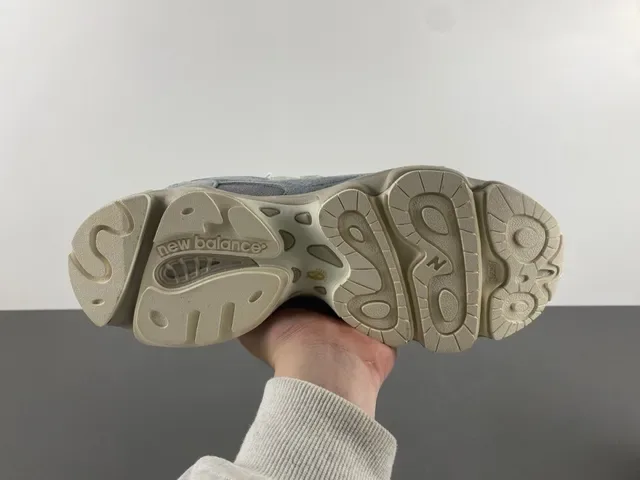 New Balance Tênis Chunky Cinza Bege Sola Media Camurça Malha 9