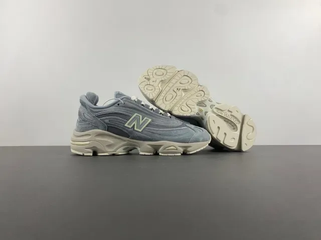 New Balance Tênis Chunky Cinza Bege Sola Media Camurça Malha 12