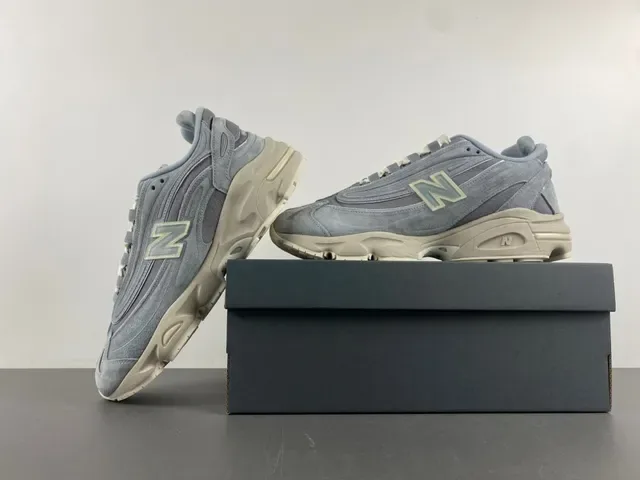 New Balance Tênis Chunky Cinza Bege Sola Media Camurça Malha 14