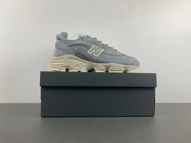 New Balance Tênis Chunky Cinza Bege Sola Media Camurça Malha 15