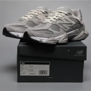 New Balance Gray White Chunky Sculpted Midsole Mesh And Suede Upper Lifestyle Sneakers