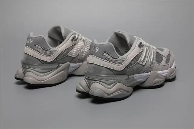 New Balance Gris Blanc Semelle Médiane Sculptée Maille et Daim Tige Sneakers Lifestyle 3