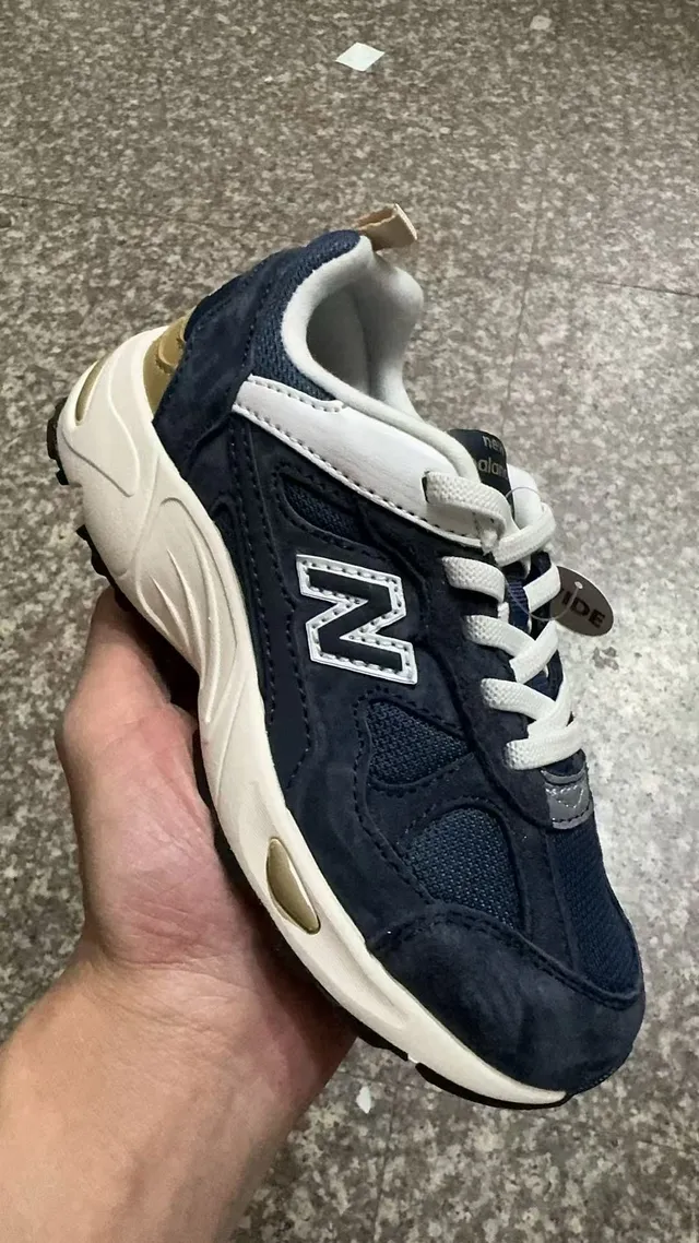 New Balance رمادي أبيض وسط طبقة شبكية و جلد الغزال العلوي حذاء رياضي سميك 3