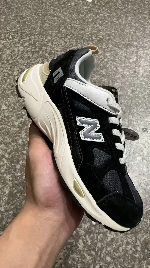 New Balance رمادي أبيض وسط طبقة شبكية و جلد الغزال العلوي حذاء رياضي سميك 4