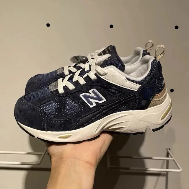 New Balance رمادي أبيض وسط طبقة شبكية و جلد الغزال العلوي حذاء رياضي سميك 20