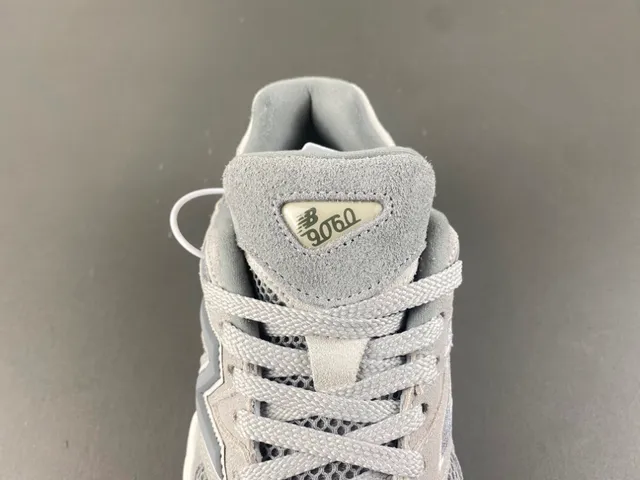 New Balance Cinza Branco Midsole Esculpido Malha E Camurça Superior Tênis Chunky 6