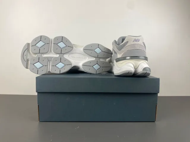 New Balance Cinza Branco Midsole Esculpido Malha E Camurça Superior Tênis Chunky 16