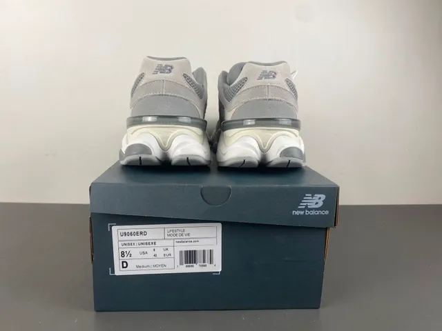 New Balance Cinza Branco Midsole Esculpido Malha E Camurça Superior Tênis Chunky 17