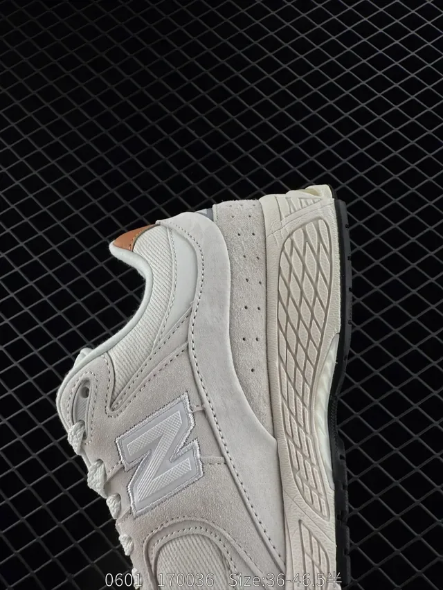 New Balance M2002REC 米色棕色复古跑鞋轮廓 麂皮和网面 生活运动鞋 3
