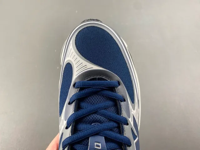 New Balance Chaussures chunky sneakers Navy Gray, cushioning d'air segmenté visible, upper en mesh et synthétique en couches 5