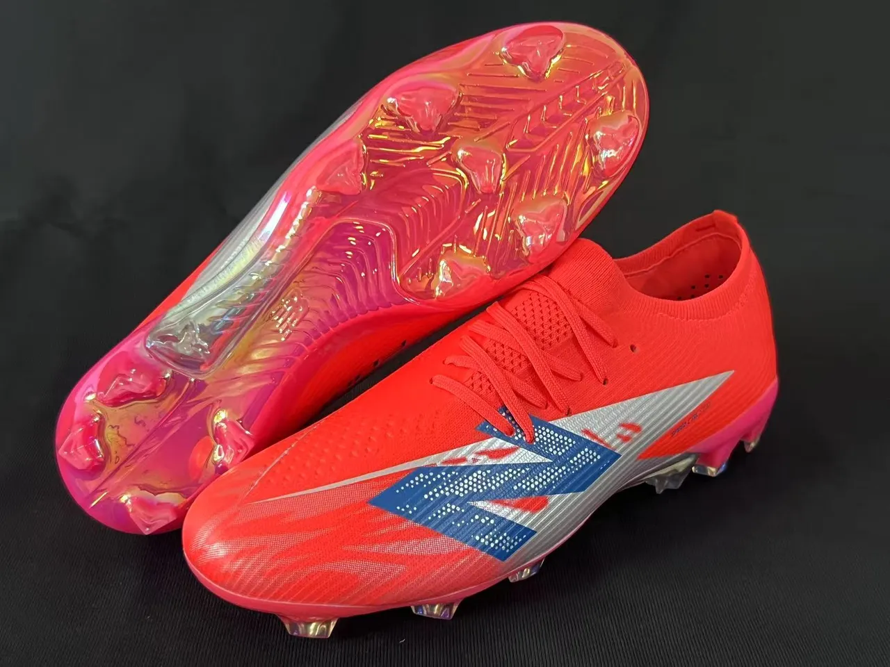 New Balance Chaussures de football terrain ferme orange bleu low-cut upper ajustement chaussette système de lacets asymétrique 17