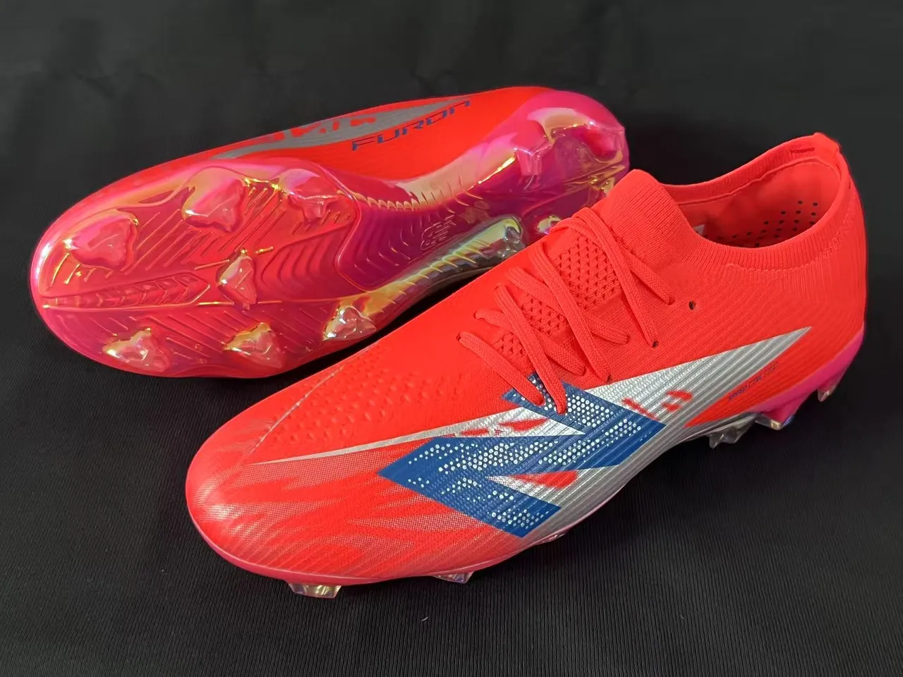 New Balance Chaussures de football terrain ferme orange bleu low-cut upper ajustement chaussette système de lacets asymétrique 18
