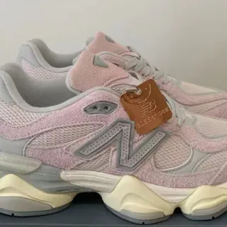 New Balance Pink Gray Sole Mesh And Suede Upper Chunky Sneakers
