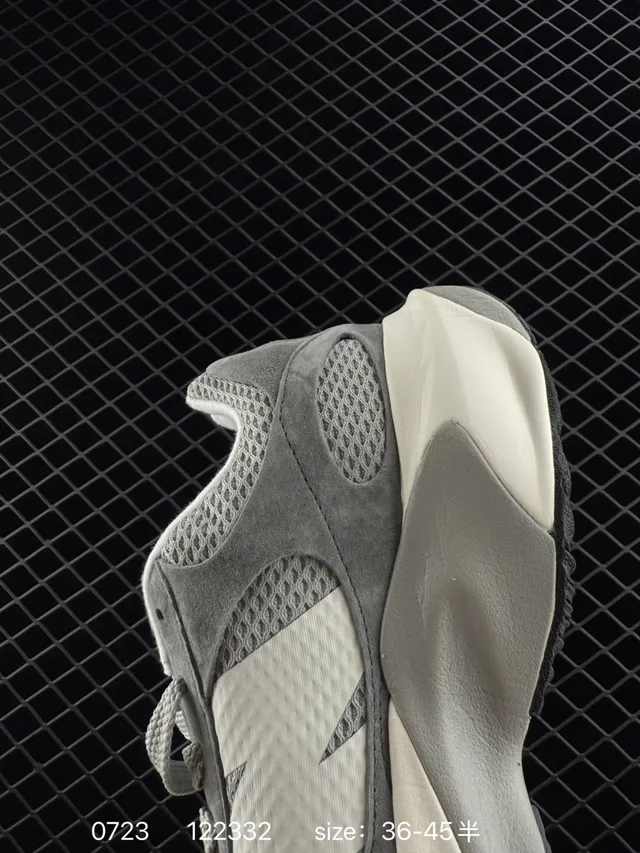 New Balance Warped Runner baskets chunky maille et daim gris 3