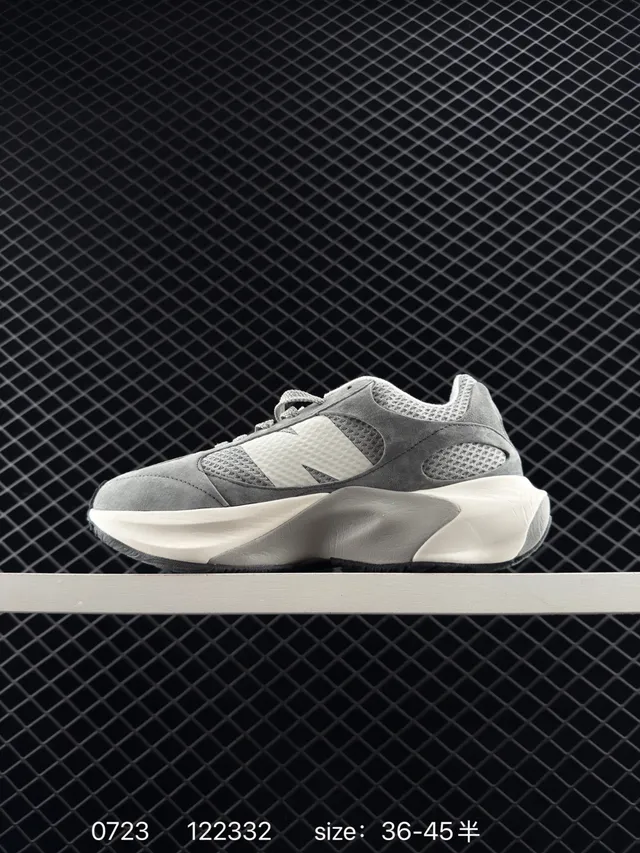 New Balance Warped Runner baskets chunky maille et daim gris 6