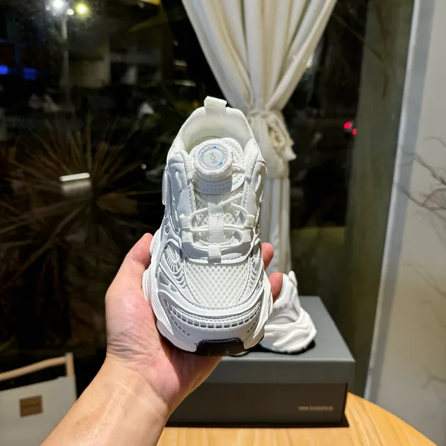 New Balance White Pink Sole Laceless Toggle Closure Chunky Sneakers 20