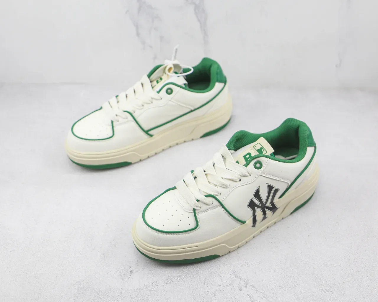 New Era NY Yankees White and Green Lifestyle Sneakers 4