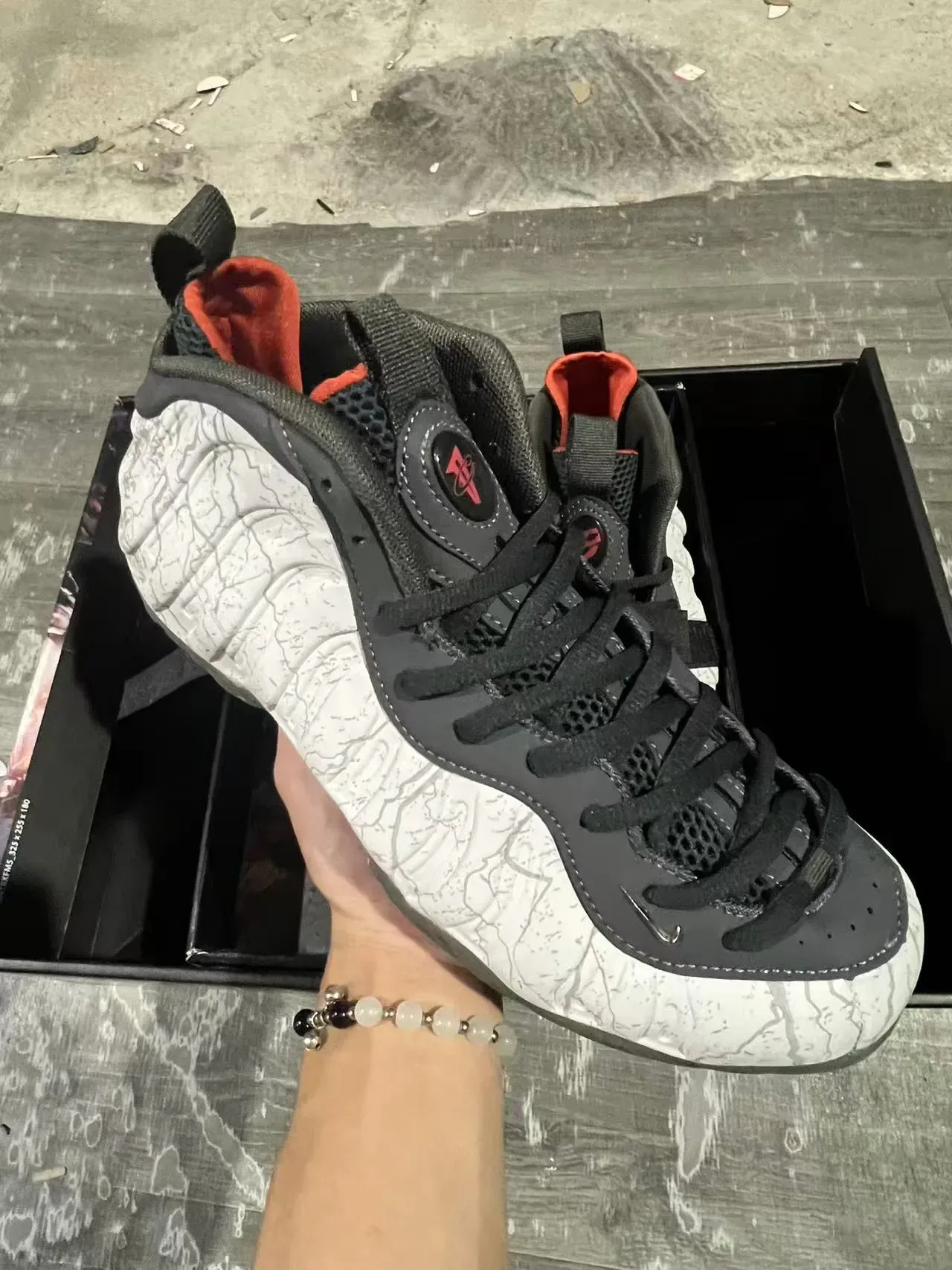 Nike Air Foamposite One Crackle White Black Chaussures Lifestyle 2