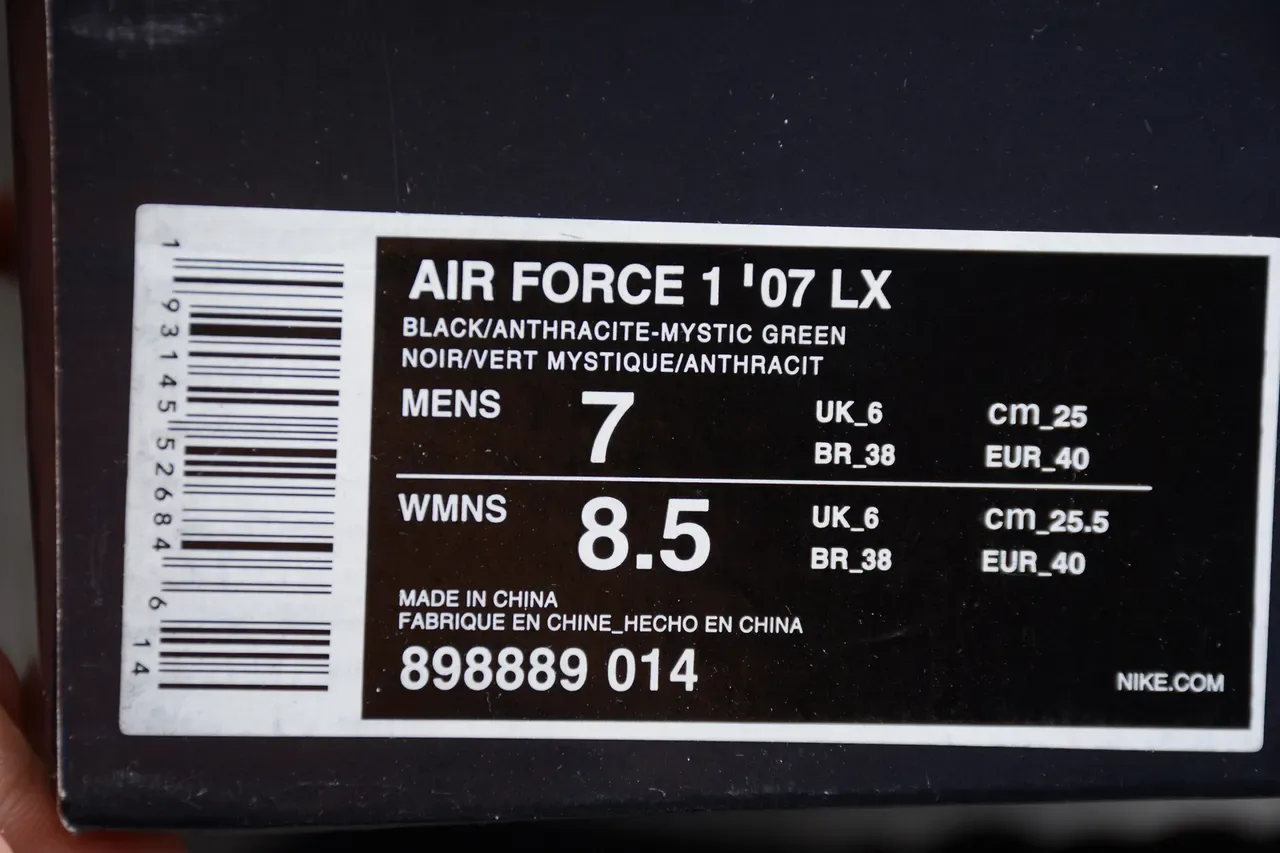 Nike Air Force 1 Black White Mustard Yellow Chaussures lifestyle 2