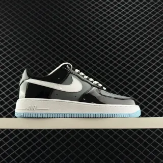 Nike Air Force 1 चमकदार काला सफेद हल्का नीला लाइफस्टाइल स्नीकर