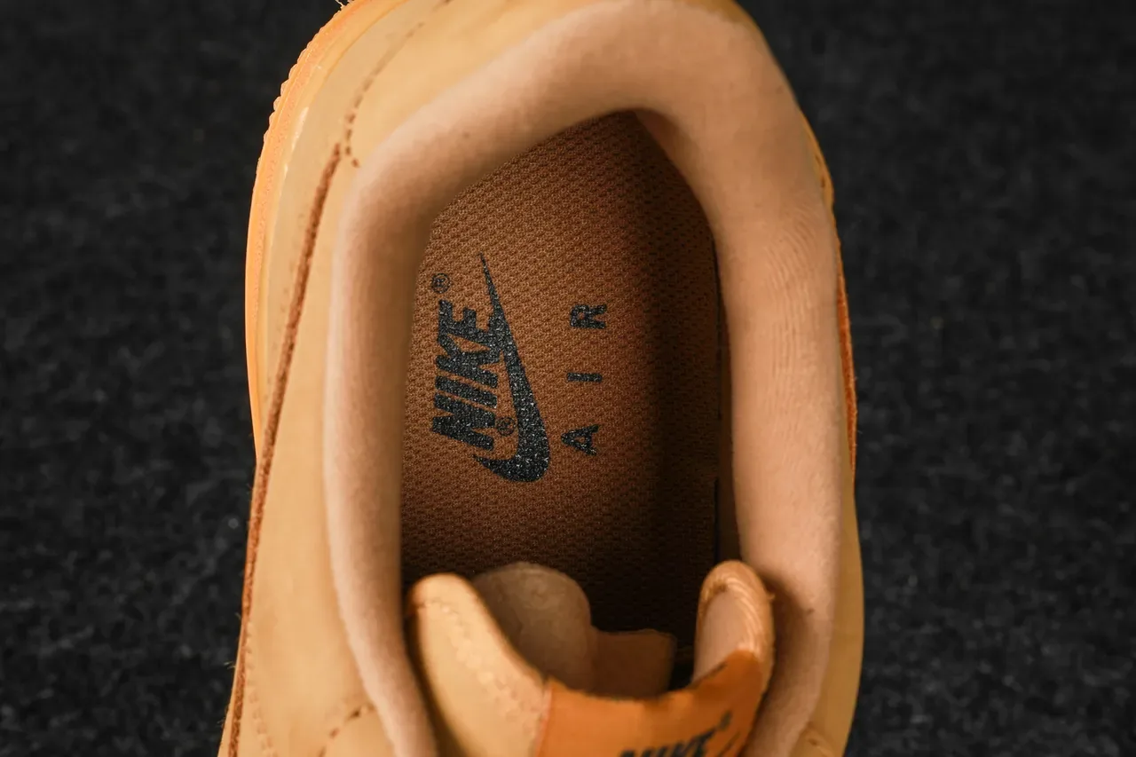 Nike Air Force 1 Tan Nubuck Chaussures Lifestyle 2