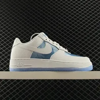 Nike Air Force 1 श्वेत और पारदर्शी नीली जीवनशैली स्नीकर्स
