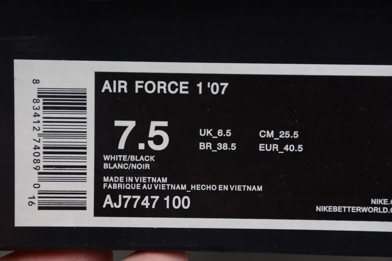 Nike Air Force 1 White Black Lifestyle Sneakers 2