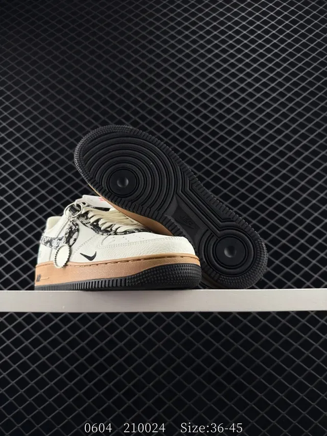 Nike Air Force 1 x Dior White Brown Low-Top Leather Upper Lifestyle Sneakers 2