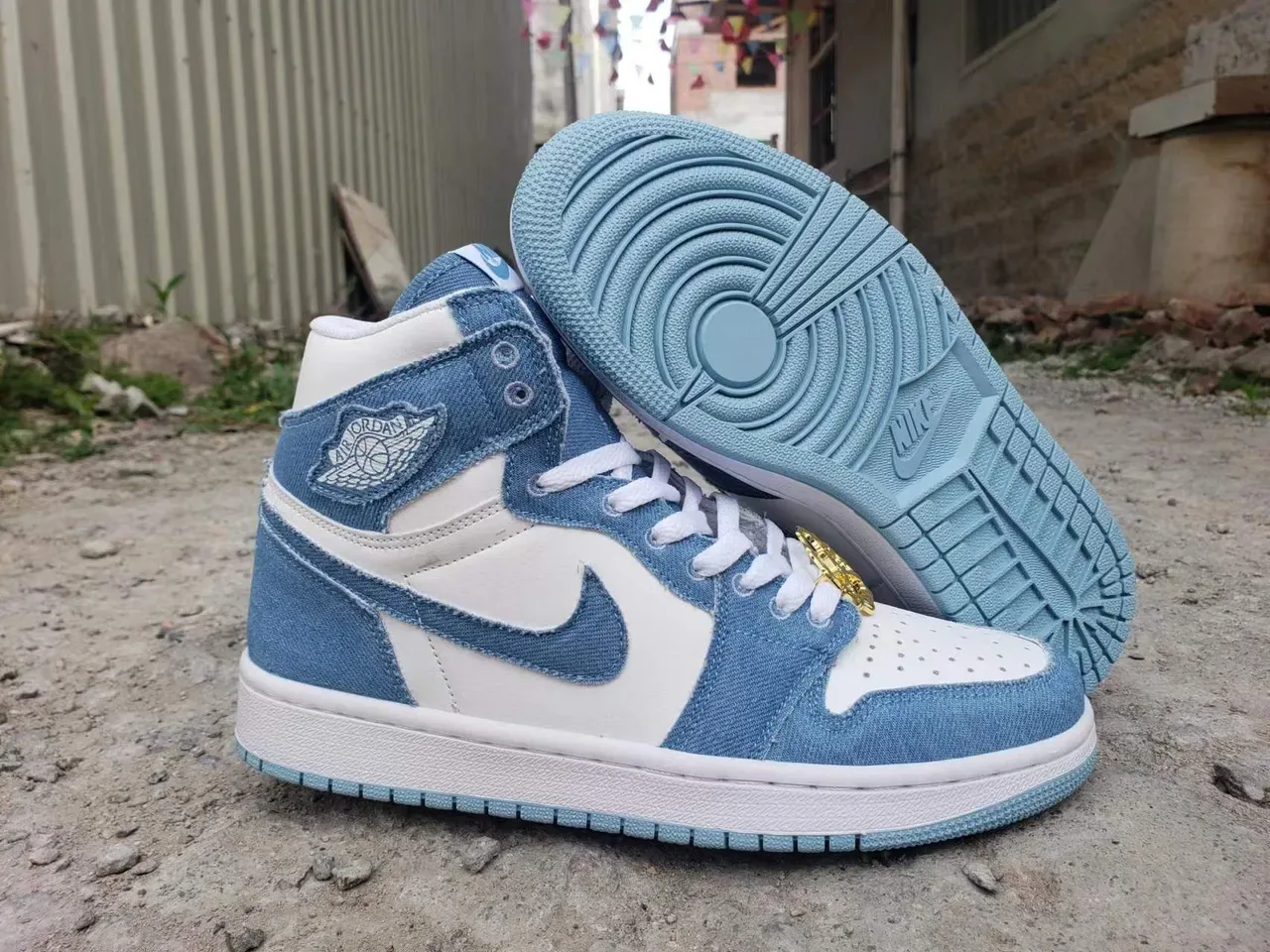 Nike Air Jordan 1 Azul Denim Branco Dourado Trava de Cadarço Tênis de Basquete 4