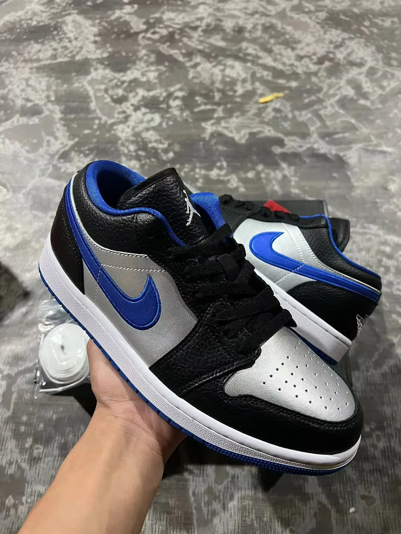 Nike Air Jordan 1 Low Noir, Argent, Bleu Royal Chaussures Lifestyle 2