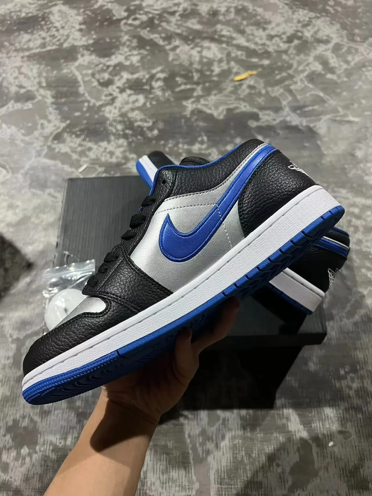 Nike Air Jordan 1 Low Noir, Argent, Bleu Royal Chaussures Lifestyle 5