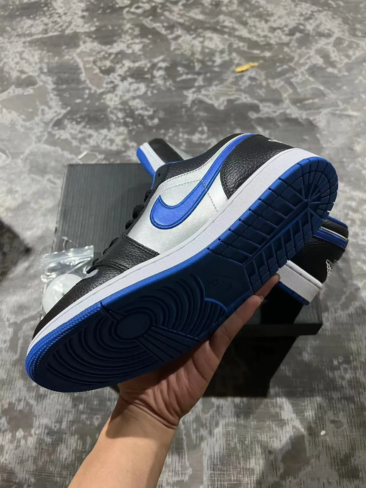 Nike Air Jordan 1 Low Noir, Argent, Bleu Royal Chaussures Lifestyle 6