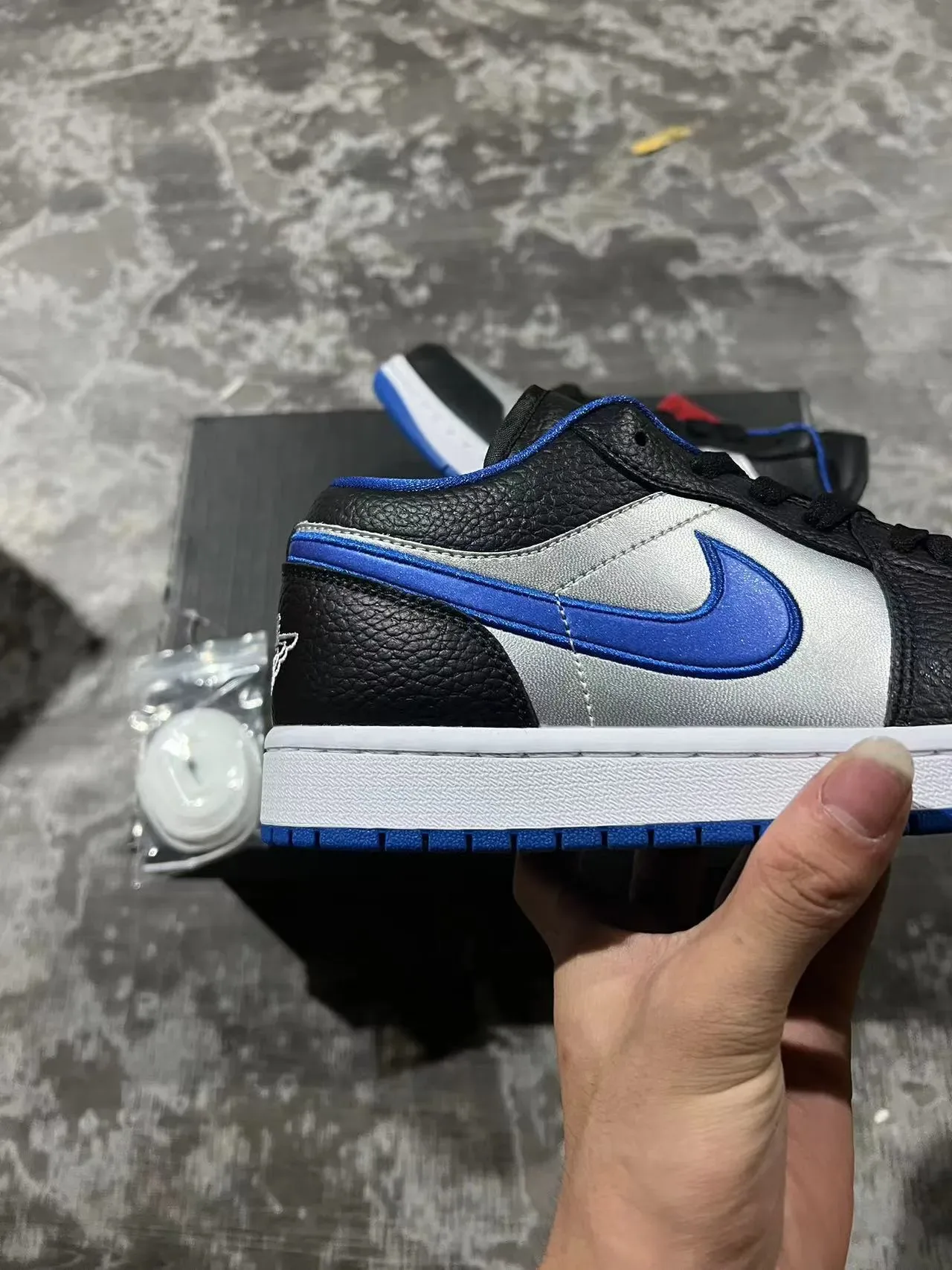 Nike Air Jordan 1 Low Noir, Argent, Bleu Royal Chaussures Lifestyle 7