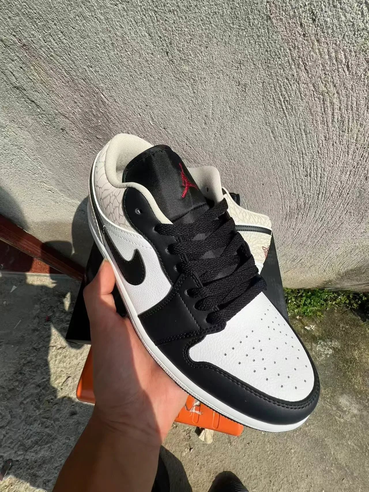 Nike Air Jordan 1 Low Cracked Texture White Black Lifestyle Sneakers 2