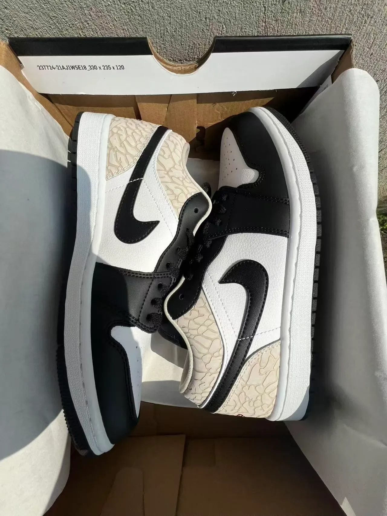 Nike Air Jordan 1 Low Cracked Texture White Black Lifestyle Sneakers 9