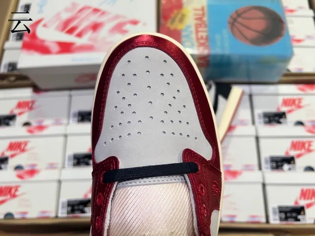 Nike Air Jordan 1 Low Laceless Red White Black Lifestyle Sneakers 23