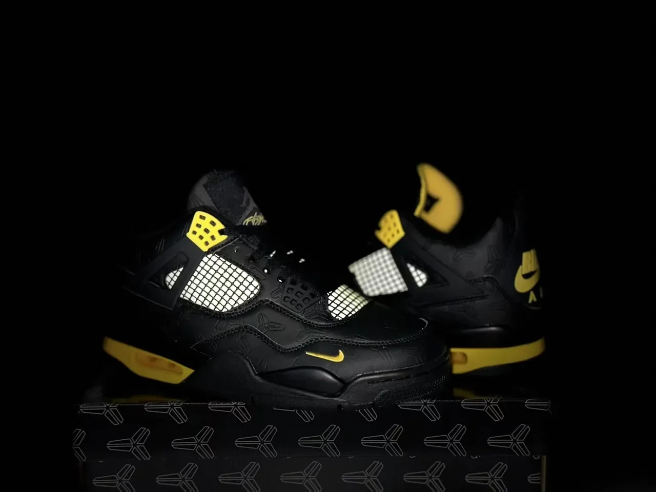 Nike Air Jordan 4 Noir Jaune Chaussures de Basketball 2
