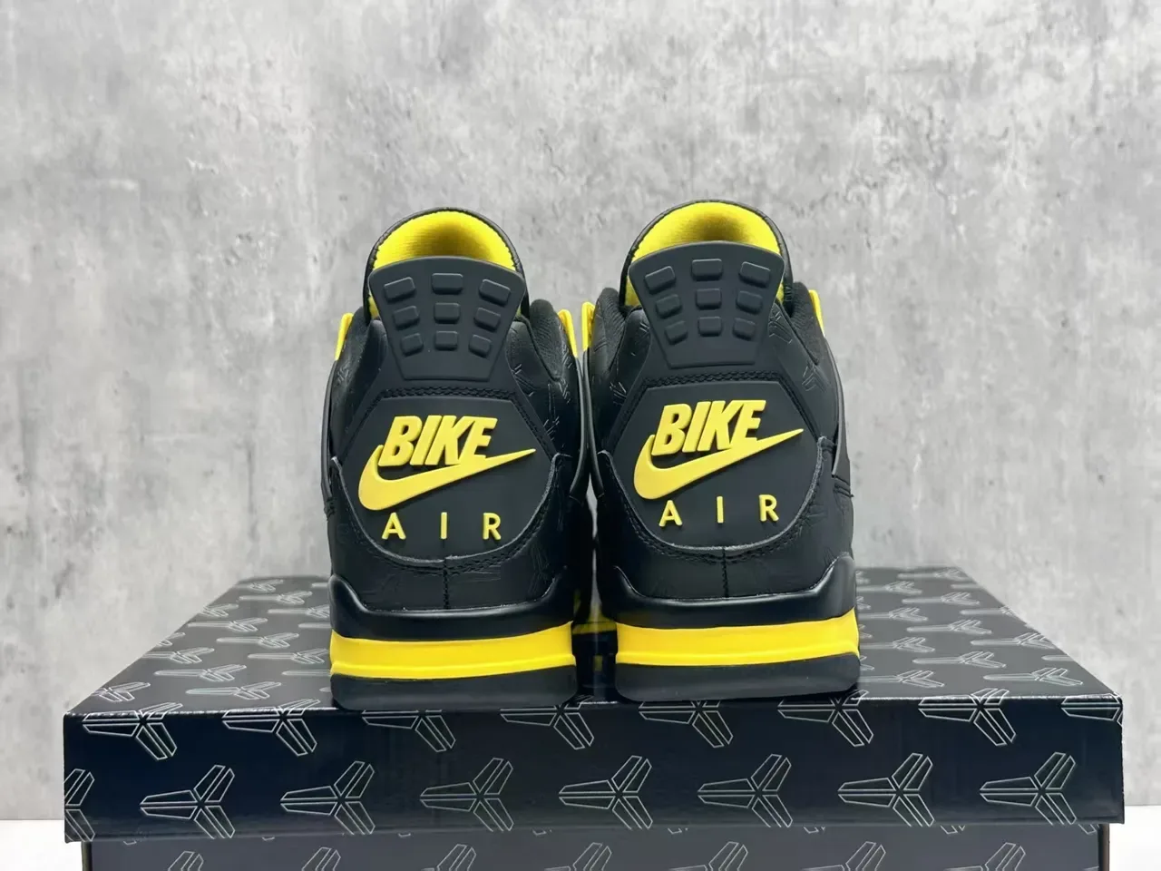Nike Air Jordan 4 Noir Jaune Chaussures de Basketball 4