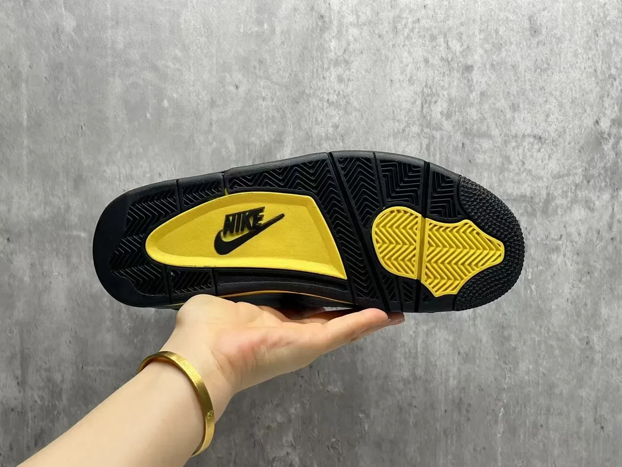 Nike Air Jordan 4 Noir Jaune Chaussures de Basketball 9