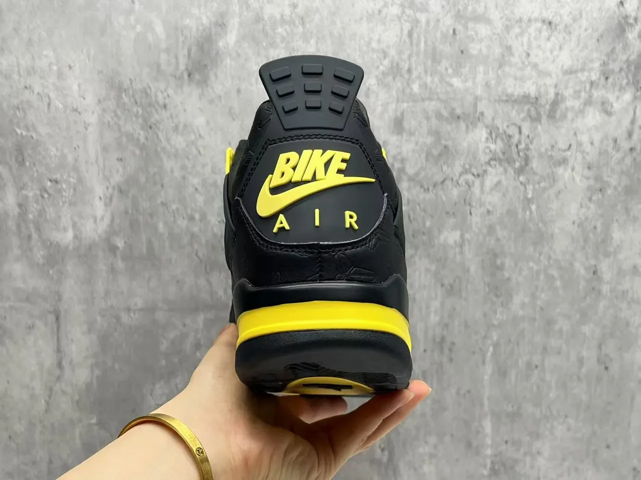 Nike Air Jordan 4 Noir Jaune Chaussures de Basketball 10