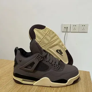 Nike Air Jordan 4 深棕色和金色篮球鞋