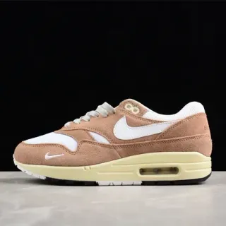 耐克 Air Max 1 米色和白色生活方式运动鞋