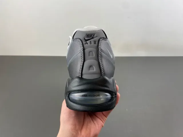 Nike Air Max 95 Argent Métallique et Noir Sneakers Lifestyle 4