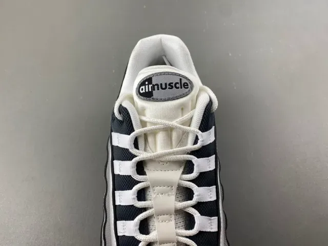 Nike Air Max 95 Argent Métallique et Noir Sneakers Lifestyle 6