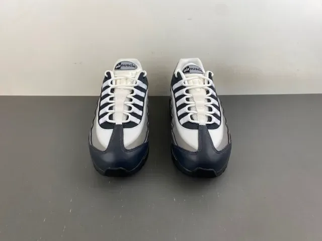 Nike Air Max 95 Argent Métallique et Noir Sneakers Lifestyle 11